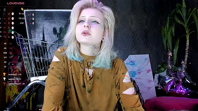 Snapshot of little_grinch666 chatting on January 22, 1:53 am little grinch666 online show from January 22, 1:53 am