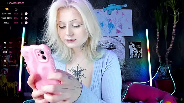 Snapshot of little_grinch666 chatting on February 26, 10:15 pm little grinch666 online show from February 26, 10:15 pm