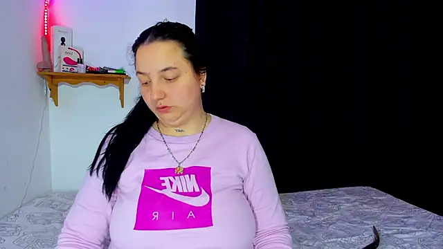 Snapshot of Bad_Couple_1 chatting on February 24, 3:12 am Bad Couple 1 online show from February 24, 3:12 am