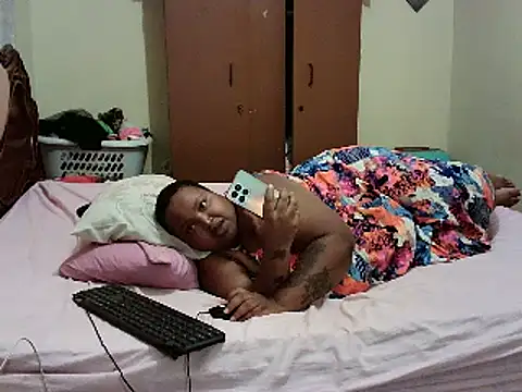 Snapshot of HOTBIGMELONSxx chatting on February 22, 8:42 pm HOTBIGMELONSxx online show from February 22, 8:42 pm