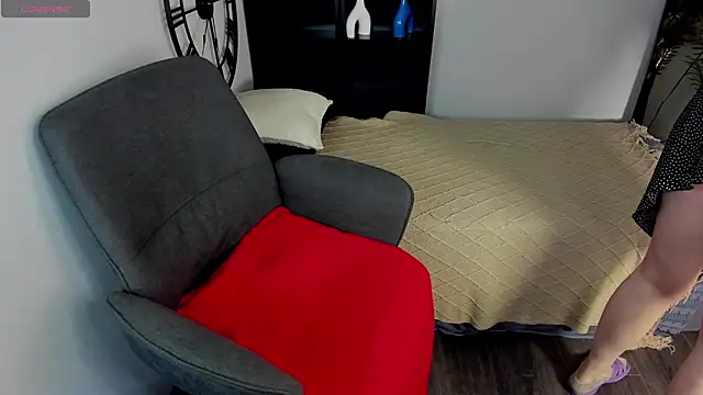 ZoeEast online show from November 26, 1:22 pm