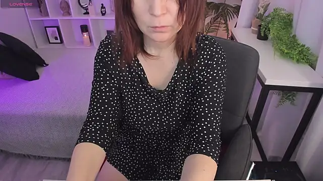 ZoeEast online show from January 8, 1:28 pm