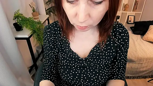 ZoeEast online show from February 2, 1:21 pm