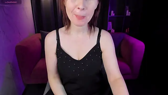 ZoeEast online show from December 20, 1:33 pm