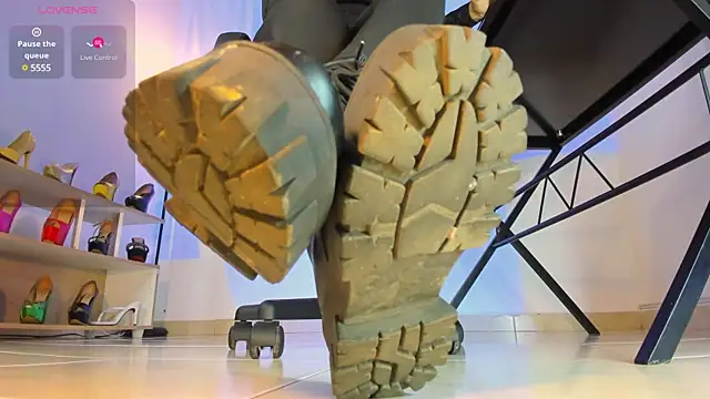 violettastrada online show from February 17, 8:49 pm