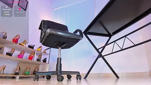 violettastrada online show from February 15, 8:34 pm