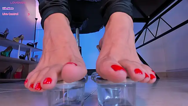 violettastrada online show from March 8, 9:40 pm