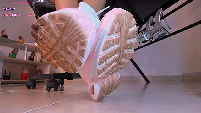 violettastrada online show from March 7, 7:27 pm