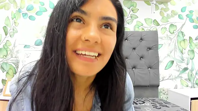 atilanadiaz7 online show from March 18, 7:44 pm
