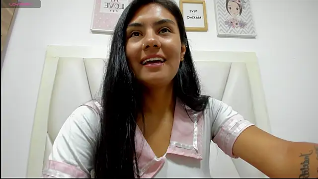 atilanadiaz7 online show from April 15, 5:17 pm