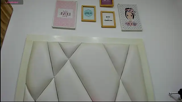 atilanadiaz7 online show from April 9, 5:41 pm