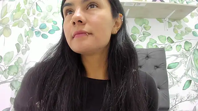 atilanadiaz7 online show from September 19, 4:11 pm