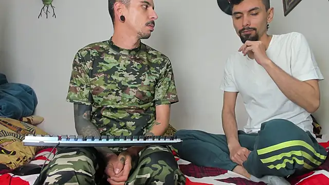 Aaron BigDickxxx online show from March 25, 8:52 pm