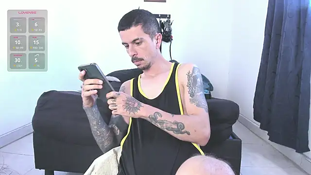 Aaron BigDickxxx online show from May 24, 3:45 pm