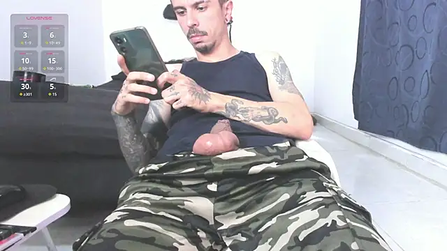Aaron BigDickxxx online show from May 22, 6:50 pm