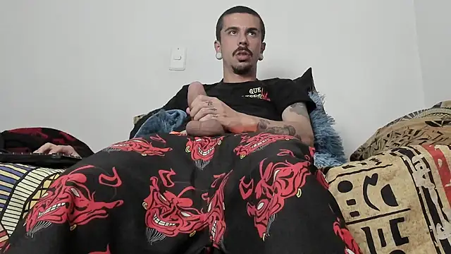 Aaron BigDickxxx online show from November 9, 8:46 pm