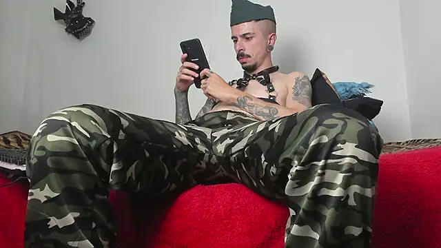 Aaron BigDickxxx online show from January 11, 6:48 pm