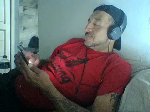 Snapshot of cartiagiz chatting on November 6, 2:37 am cartiagiz online show from November 6, 2:37 am