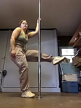 curvycakecutie online show from March 9, 6:55 pm