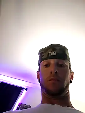 Snapshot of Twin2222 chatting on March 7, 1:20 am Twin2222 online show from March 7, 1:20 am