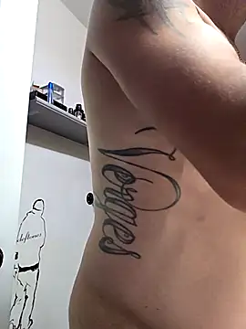 Snapshot of Twin2222 chatting on October 1, 4:28 am Twin2222 online show from October 1, 4:28 am