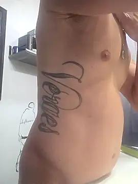 Snapshot of Twin2222 chatting on October 21, 11:15 pm Twin2222 online show from October 21, 11:15 pm