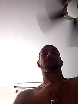 Snapshot of Twin2222 chatting on October 21, 4:23 am Twin2222 online show from October 21, 4:23 am