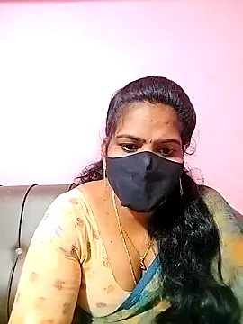Snapshot of melina214 chatting on February 6, 4:58 pm melina214 online show from February 6, 4:58 pm