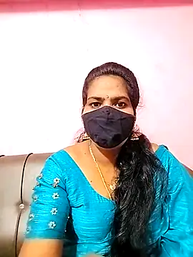 Snapshot of melina214 chatting on October 6, 3:29 am melina214 online show from October 6, 3:29 am