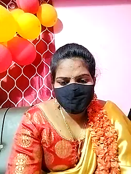 Snapshot of melina214 chatting on February 24, 4:47 pm melina214 online show from February 24, 4:47 pm