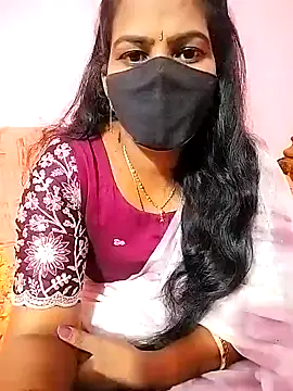 Snapshot of melina214 chatting on January 21, 4:48 pm melina214 online show from January 21, 4:48 pm