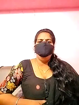 Snapshot of melina214 chatting on October 17, 5:44 am melina214 online show from October 17, 5:44 am