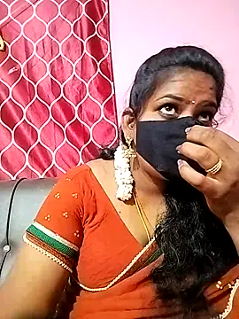 Snapshot of melina214 chatting on March 21, 5:23 pm melina214 online show from March 21, 5:23 pm