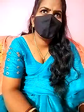 Snapshot of melina214 chatting on January 24, 4:39 pm melina214 online show from January 24, 4:39 pm