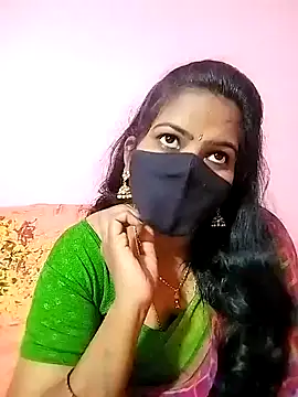 Snapshot of melina214 chatting on January 29, 3:33 am melina214 online show from January 29, 3:33 am
