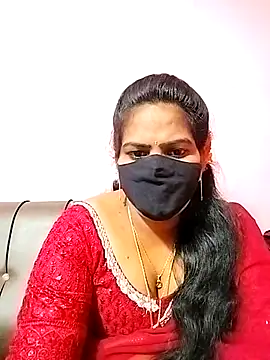 Snapshot of melina214 chatting on February 10, 4:47 pm melina214 online show from February 10, 4:47 pm