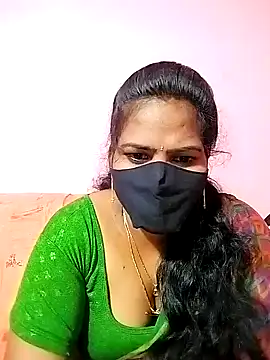 Snapshot of melina214 chatting on February 4, 5:01 pm melina214 online show from February 4, 5:01 pm