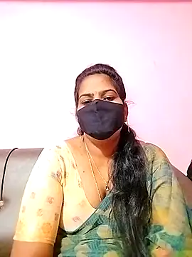 Snapshot of melina214 chatting on February 7, 3:23 am melina214 online show from February 7, 3:23 am