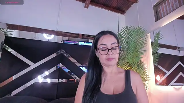 Snapshot of emily-fox chatting on July 21, 11:00 am emily-fox online show from July 21, 11:00 am