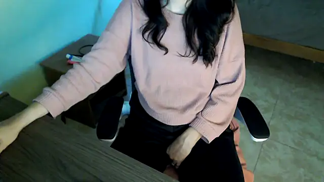 Snapshot of samantha_s69 chatting on February 12, 11:43 am samantha s69 online show from February 12, 11:43 am