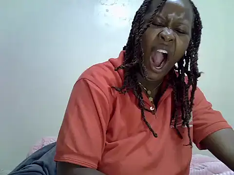 Snapshot of Sonnia_ chatting on May 15, 4:32 am Sonnia online show from May 15, 4:32 am