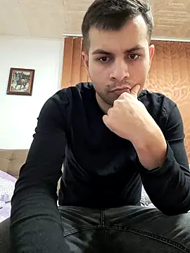 hornny1995 online show from December 25, 3:38 pm