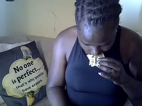 Snapshot of Sweetreena chatting on November 29, 5:29 am Sweetreena online show from November 29, 5:29 am