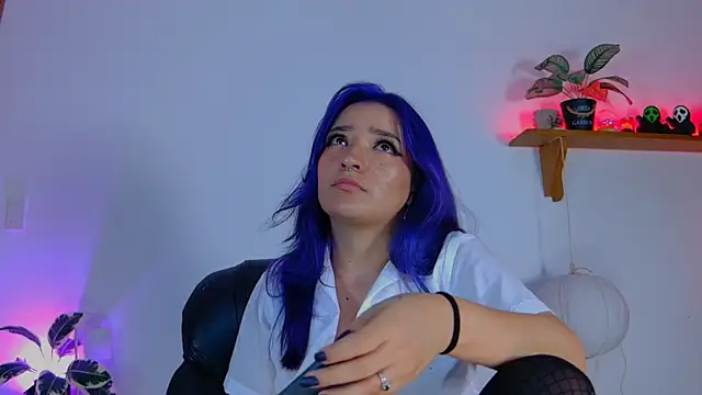 vayolett01 dakotta online show from October 21, 2:44 am