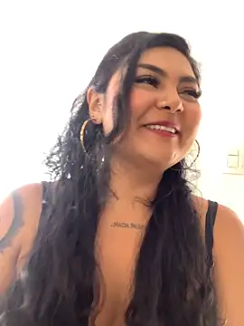 Juli Walker online show from May 11, 2:56 pm