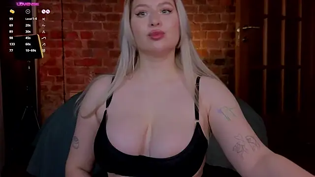 Snapshot of helen_frogg chatting on November 20, 8:20 pm helen frogg online show from November 20, 8:20 pm