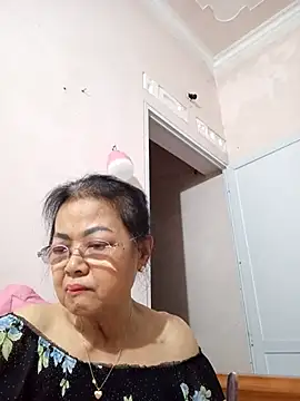 Snapshot of Hotestlove chatting on May 5, 10:24 pm Hotestlove online show from May 5, 10:24 pm