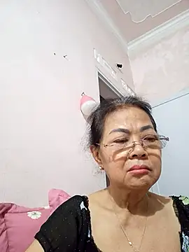 Snapshot of Hotestlove chatting on May 12, 10:27 pm Hotestlove online show from May 12, 10:27 pm