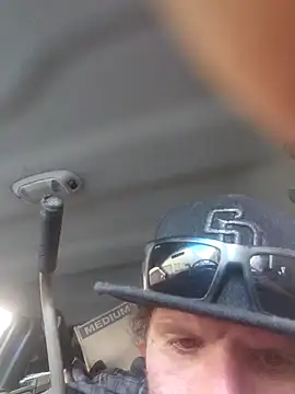 Snapshot of Crackkers chatting on December 14, 8:51 pm Crackkers online show from December 14, 8:51 pm