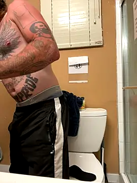 Snapshot of Crackkers chatting on November 9, 7:01 am Crackkers online show from November 9, 7:01 am